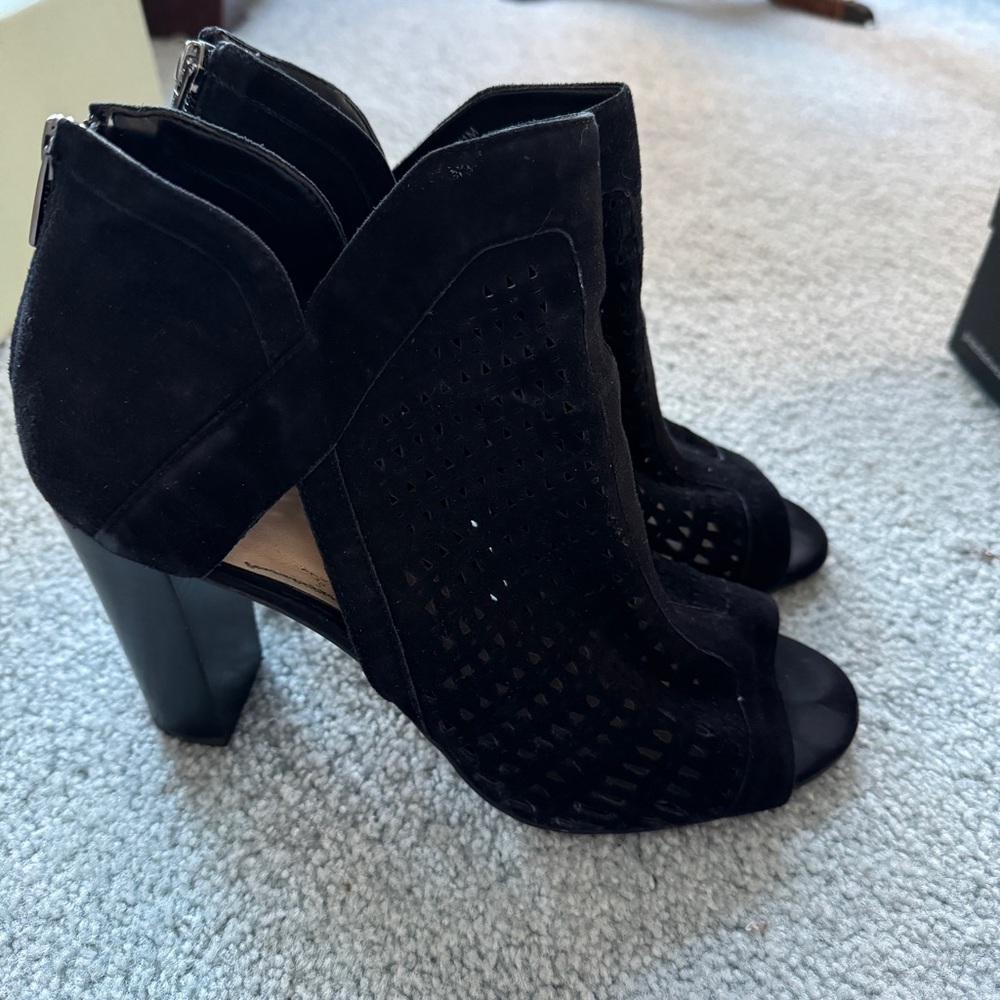 Vince Camuto Cranita black size 11 open toe bootie